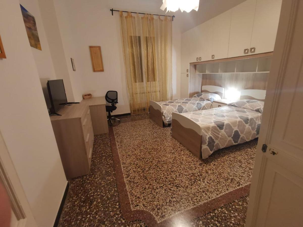 Wow Home - 175 Mq - Posteggio Privato - Davanti Porto Traghetti - Fino A 10 Posti Letto Genua Buitenkant foto
