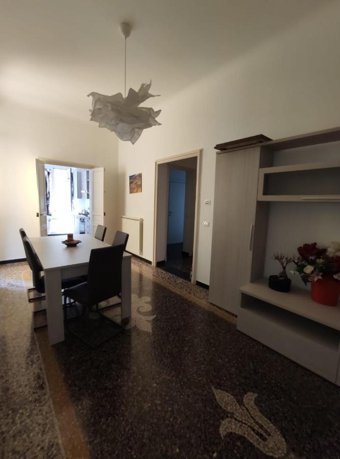 Wow Home - 175 Mq - Posteggio Privato - Davanti Porto Traghetti - Fino A 10 Posti Letto Genua Buitenkant foto