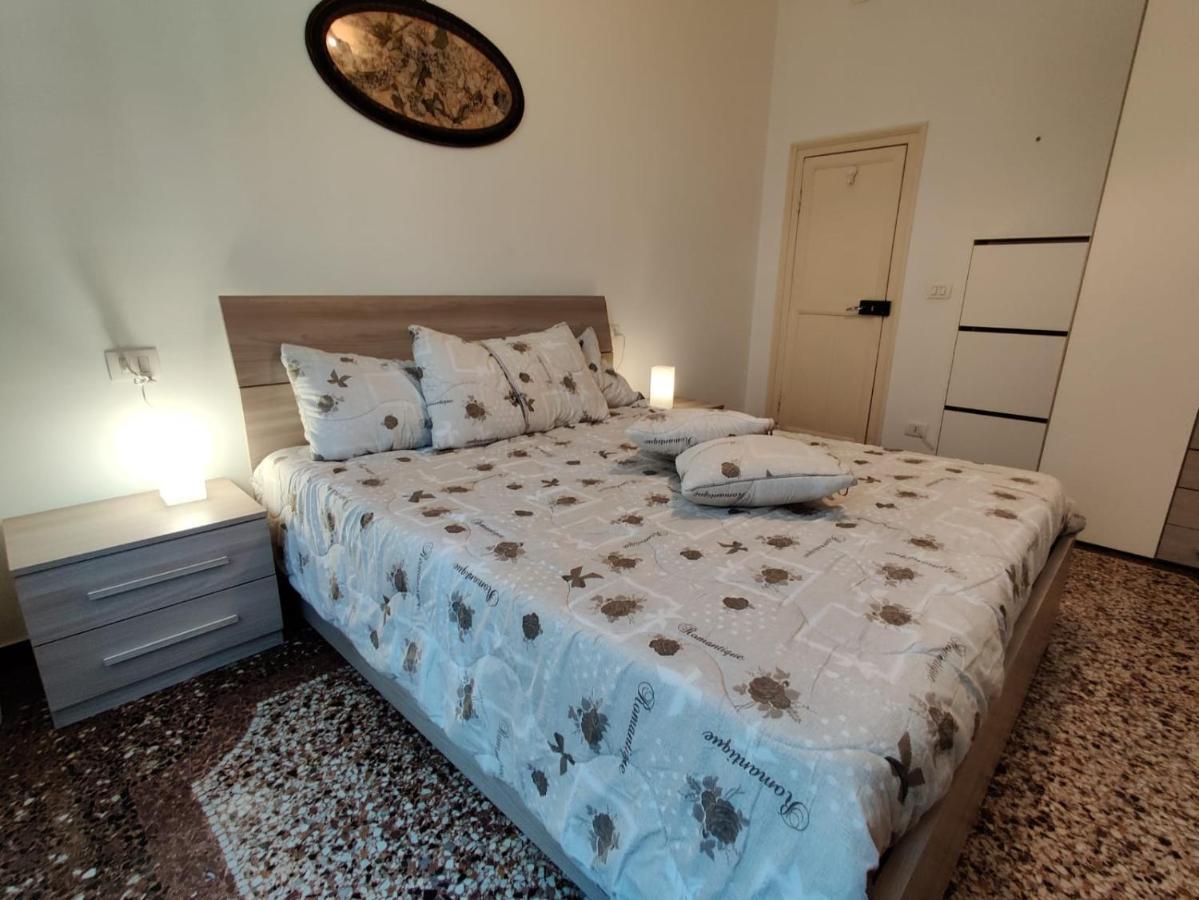Wow Home - 175 Mq - Posteggio Privato - Davanti Porto Traghetti - Fino A 10 Posti Letto Genua Buitenkant foto