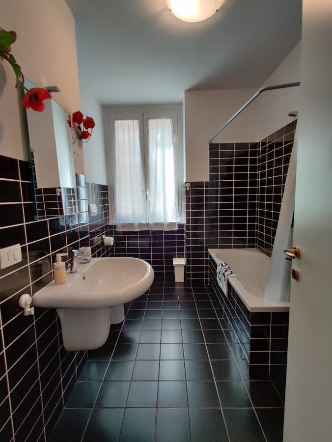 Wow Home - 175 Mq - Posteggio Privato - Davanti Porto Traghetti - Fino A 10 Posti Letto Genua Buitenkant foto